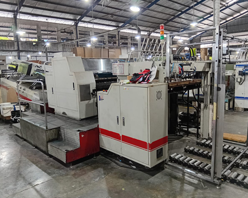 Perbaikan kelistrikan mesin cetak offset.